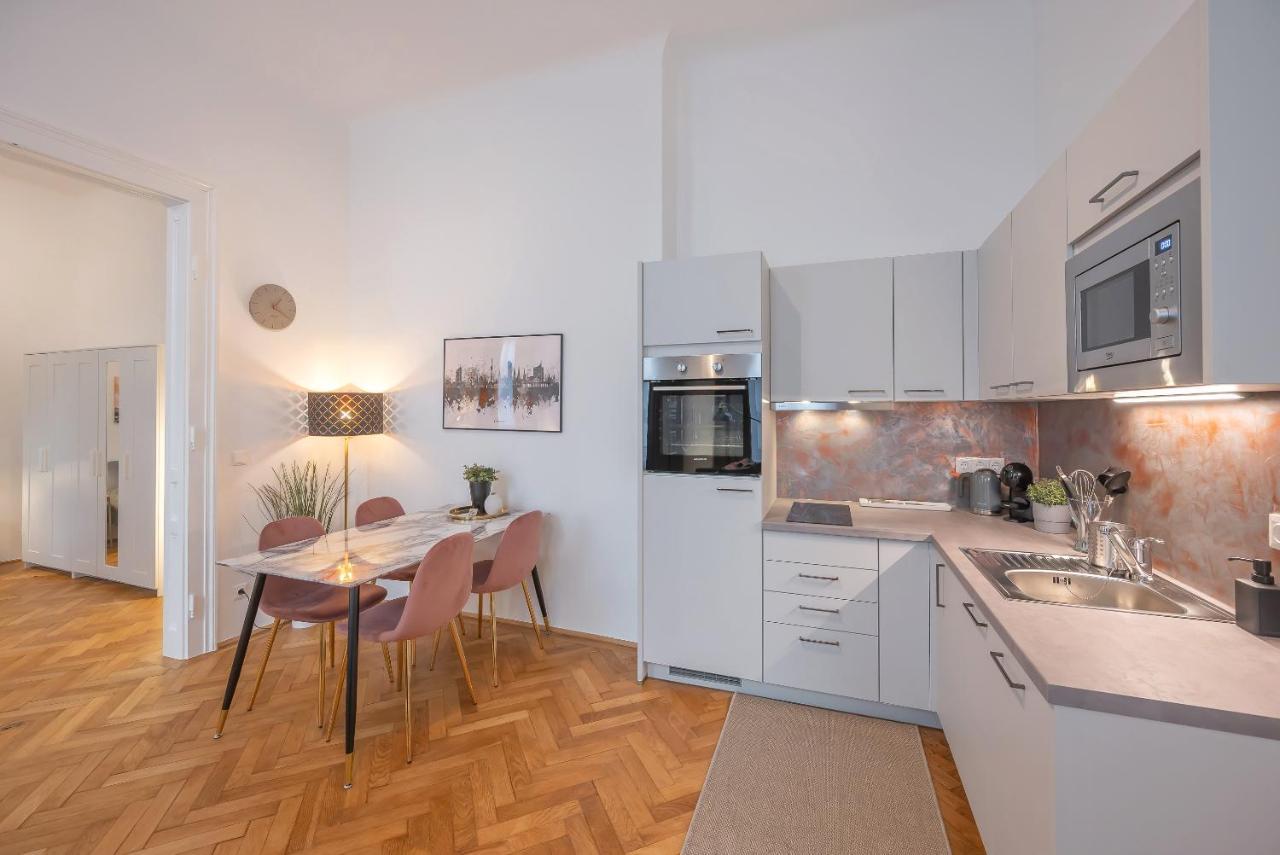Cosy City Center Apartment เวียนนา ภายนอก รูปภาพ