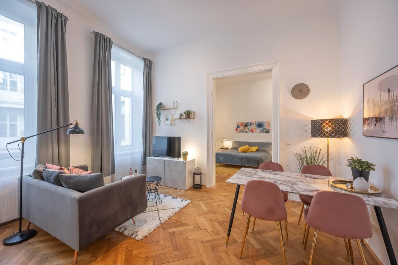 Cosy City Center Apartment เวียนนา ภายนอก รูปภาพ